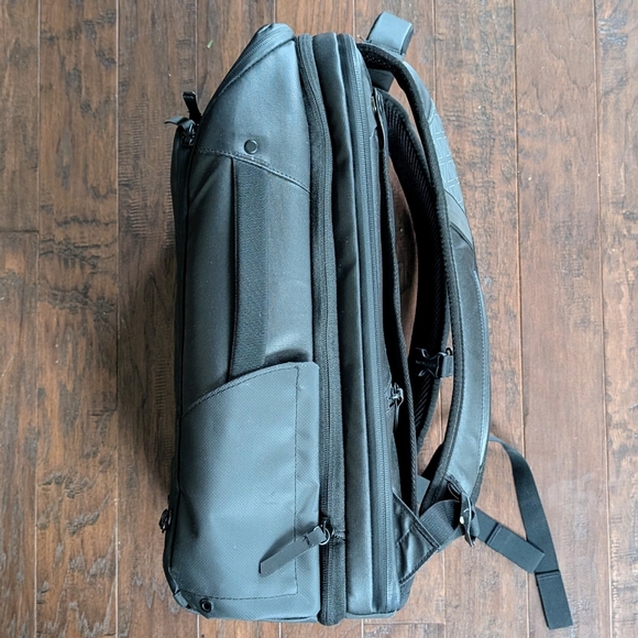 Nomatic Travel Pack 20L Expands to 30L Backpack - Picture 7 of 16